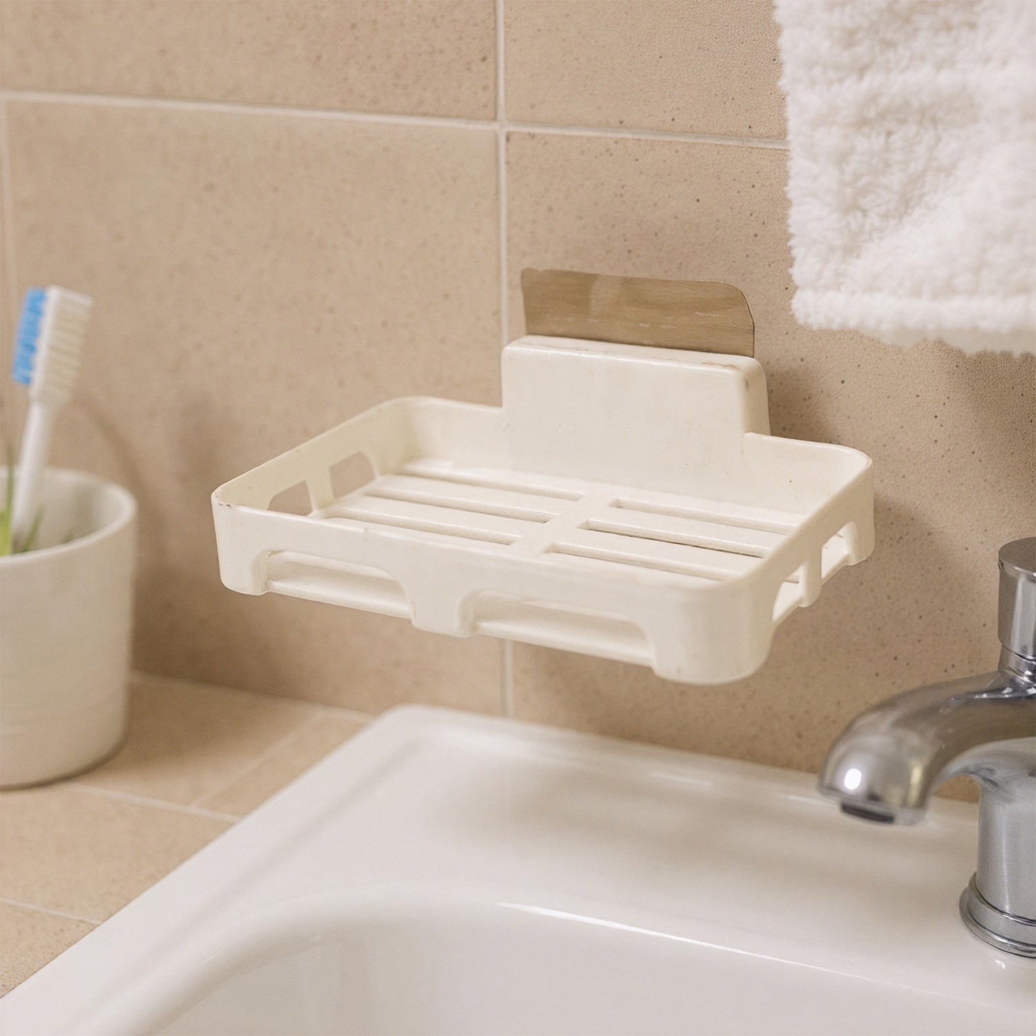 Self-Adhesive Wall Mount Plastic Soap Dish with Drain Slots Self-Adhesive Wall Mount Plastic Soap Dish with Drain Slots